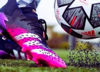Soccer Cleats for Core Strengthening black and pink