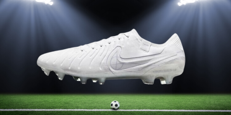lightweight design of high-mobility soccer shoes