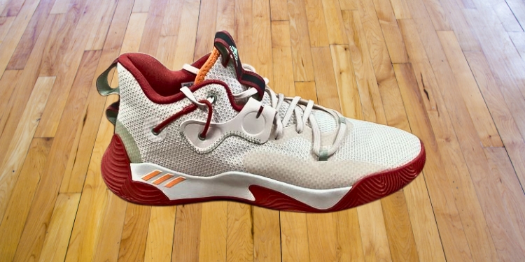 Indoor court suitable basketball shoes